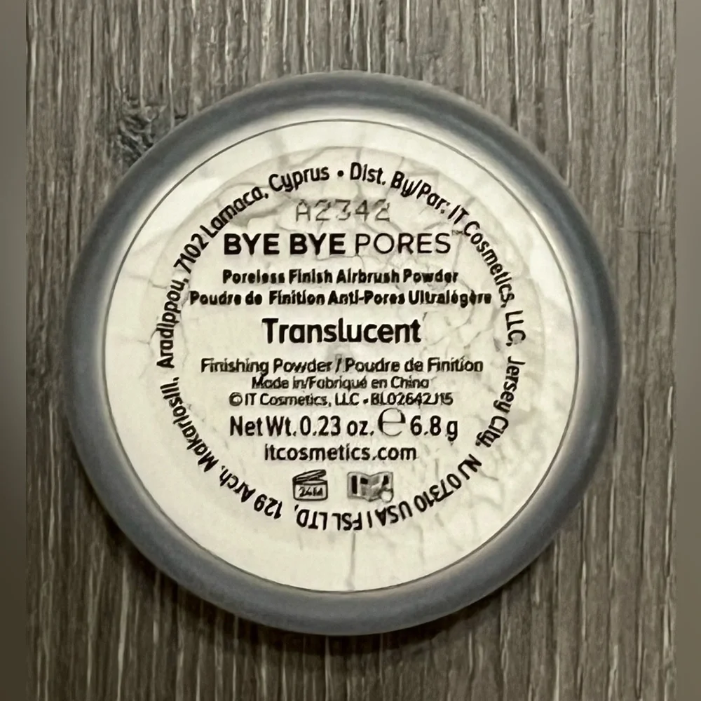 NWT IT Bye Bye Pores Translucent Powder .23 oz